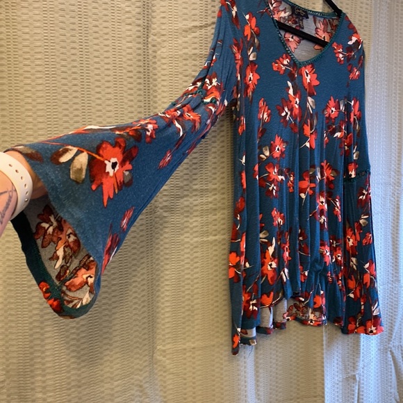 Jessica Simpson long bell sleeve floral blouse size Small - Picture 3 of 3